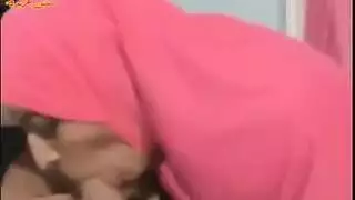 أخت صديقي بالحجاب تمص وتنك في الطيز