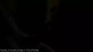 مباراة حب رومانسية مع مراهقة سمراء