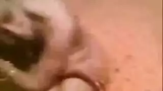 بنت مصرية وقحة تمارس الجنس بزبرين