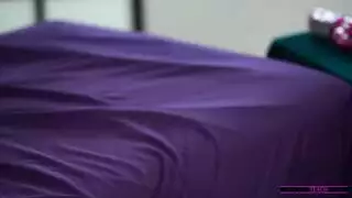 مفاجأة إباحية: مشاركة قضيبه مع الجميع