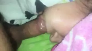 زوجة ممحونة تبلع زب زوجها بالكامل وهو يصور فيديو بورن هاردكور بالموبايل