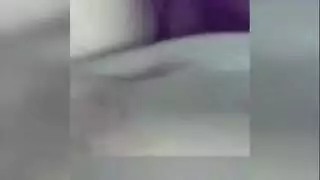زوجان عراقيان محجبان يمارسان جنس جامح على السرير