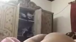 رغبات سرية لعاهرة محجبة: عري كامل وجنس صريح