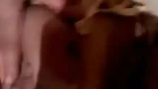 عاهرة مغرية تستفز رجلها، وتنتهي بقضيبه السميك داخلها بعمق