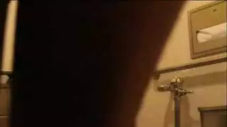 فتاة جسمها نار حبيبها يلعب في طيازها وينيكها في حمام المطعم و تصوير خفي