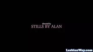 مشهد سحاقي إباحي: صديقتان شقراوان تتبللان