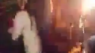 عاهرة مصرية كبيرة الصدر تتفجر برية ومبتلة في نادي أفلام إباحية