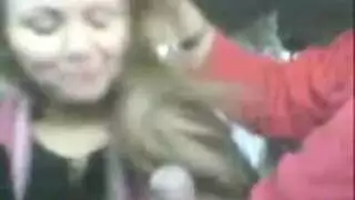 لقاء جنسي ساخن في السيارة مع فتاة محجبة مثيرة