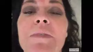 يدخلها بعمق حتى تصرخ من المتعة