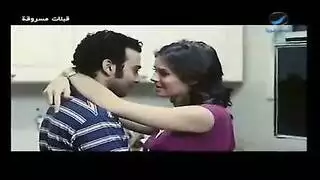 قبلات مشاهير رطبة وفوضوية من مشهد الأفلام الإباحية المصرية