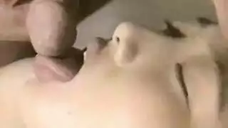 مراهقة يابانية رقيقة تتعرض لقضيب عميق في فيديو xxx