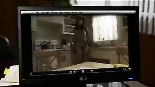 فتاة مثيرة تأخذ قضيبًا ضخمًا في كل ثقب