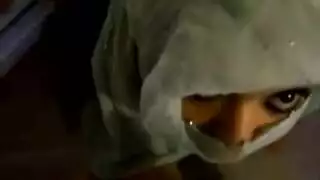 خيال جنسي صريح: امرأة منقبة تختنق بالقضيب وتمتلئ