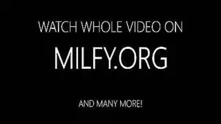 جميلة روسية ناضجة تتوسل لجماع شرجي عميق وجنس قاسٍ على الكاميرا