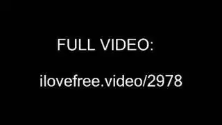 جلسة تنظيف زوجة الأب الجامحة تتحول إلى نيك صارم