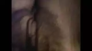 رجل عربي يسيطر على طيزها في مشهد جنسي خام