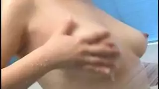 خيال مثقوب: سمراء مثيرة تتعرض لضربات اختراق مزدوج من غرباء