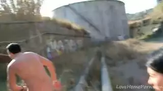 ثنائي سمراوات شاذ في جلسة إباحية قوية مع لعبة أدوار