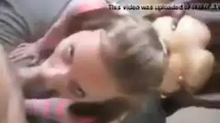 قضيب أسود سميك وسائل أبيض: هؤلاء الفتيات يتوقن لتناوله في حناجرهن
