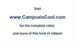 طالبة جامعة جميلة
