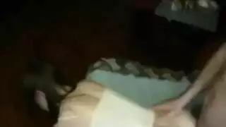خيال إباحي منفرد: فتاة بنية اللون تتعرض للجماع بقوة في جلسة خفية