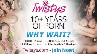 اثنان مشكلتان: عاهرتان تقدمان إباحية قاسية لا تُنسى