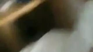 حارس أمن يتلصص على سيدات يشاهدن أشرطة جنس صريحة في المملكة المتحدة