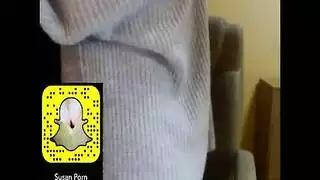 عاهرة سناب شات تحصل على مهبلها يُضرَب في مشهد بورن خشن