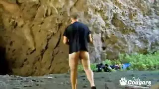 مدير كبير يقذف عليها