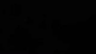 شقراء مراهقة ساخنة تخلع ملابسها لجلسة إباحية حميمة