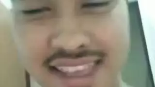 تسجيل سري لخيال جنسي مثلث مع رجال في سيارة متحركة