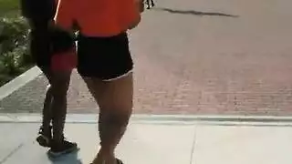 مثليات طالبات في تنانير تعطينها ضرب شرجي قاسي