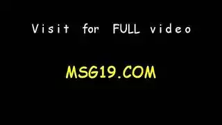 فتاة شقراء ذات وشم دائري على الثدي تتعرى من أجل الإباحية