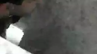 ثنائي مراهقين يمارسان الجنس في حمام قذر