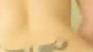 فتاة عربية تأخذه في مؤخرتها وتطالب بالمزيد من الإباحية