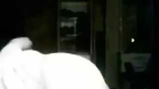 تكشف طيزها المثير في عرض ساخن و احلى اغراء برازيلي مع مؤخرة خطيرة