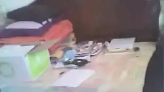 زن يرميه في سوته
