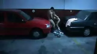 علاقة محارم سرية: جنس عنيف في مكان معزول