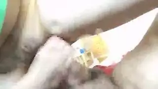 كسها يضغط على زبه وهي تركب وتتزلق بشهوة