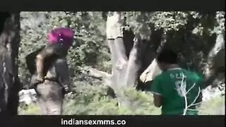باكستاني تحت الماء المجري