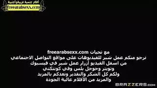 الفاجرة الخائنة تأخذ قضيبًا حتى يقاطع الزوج الجنس