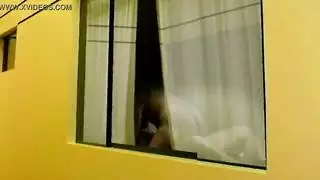 جنس صعب في غرفة القياس: لقاء سكس أجنبي في المتجر