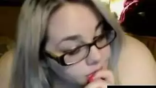 مشاهد صريحة: محجبات يخلعن الملابس لجنس جماعي