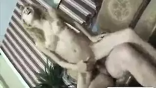 وظيفة الجنس للمسنين: جنس جماعي تحت ضوء أزرق