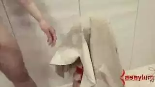 العاهرات الهواة يأخذن شرجاً خشناً ومنياً من قضيب وحشي