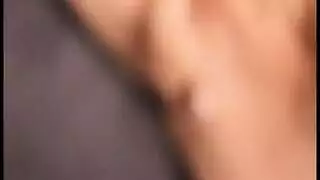 مص يدوي شهواني من امرأة ناضجة ترتدي نظارات وملابس مكتبية