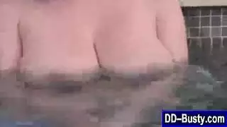 دكتور علاج طبيعي شاذ ف العياده