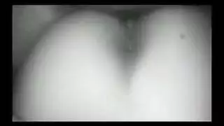 شقراء متزوجة تركع لتمص قضيبًا ضخمًا في مشهد ركوع إباحي