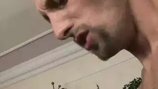 أم تمص زبه حتى ينكها بقوة ويقذف داخلها