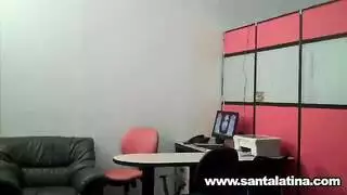 حركة جنس يدوي بين زملاء عمل: تسجيل سري لجلسة استمناء ساخنة